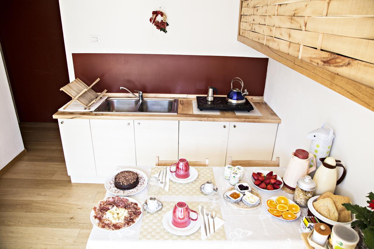 B&B Casa Sul Lago - Appartamenti 칼세라니카알라고 외부 사진