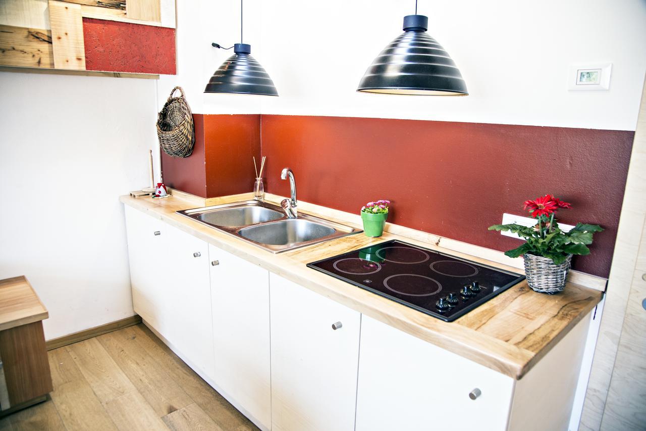 B&B Casa Sul Lago - Appartamenti 칼세라니카알라고 외부 사진