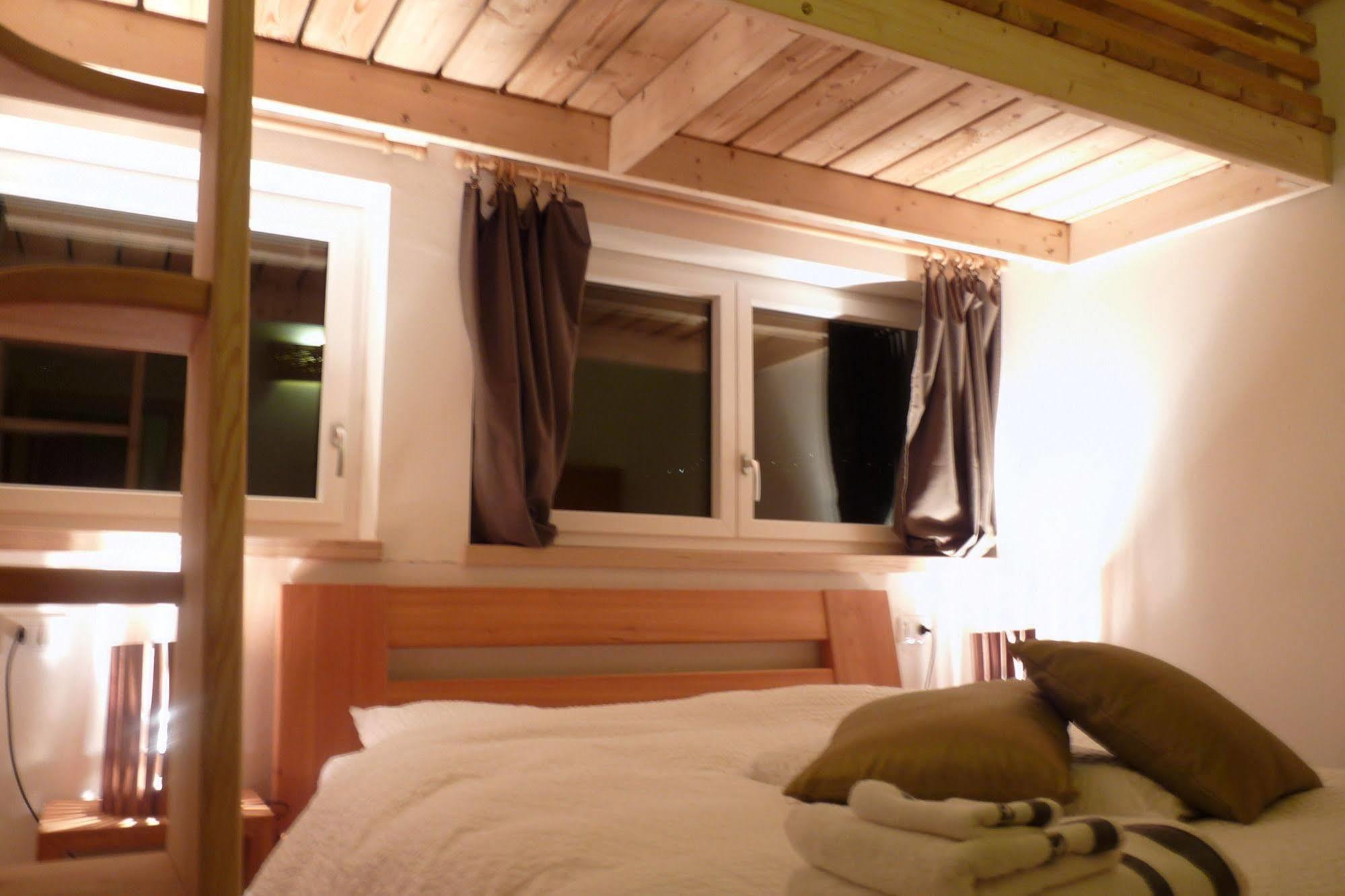 B&B Casa Sul Lago - Appartamenti 칼세라니카알라고 외부 사진